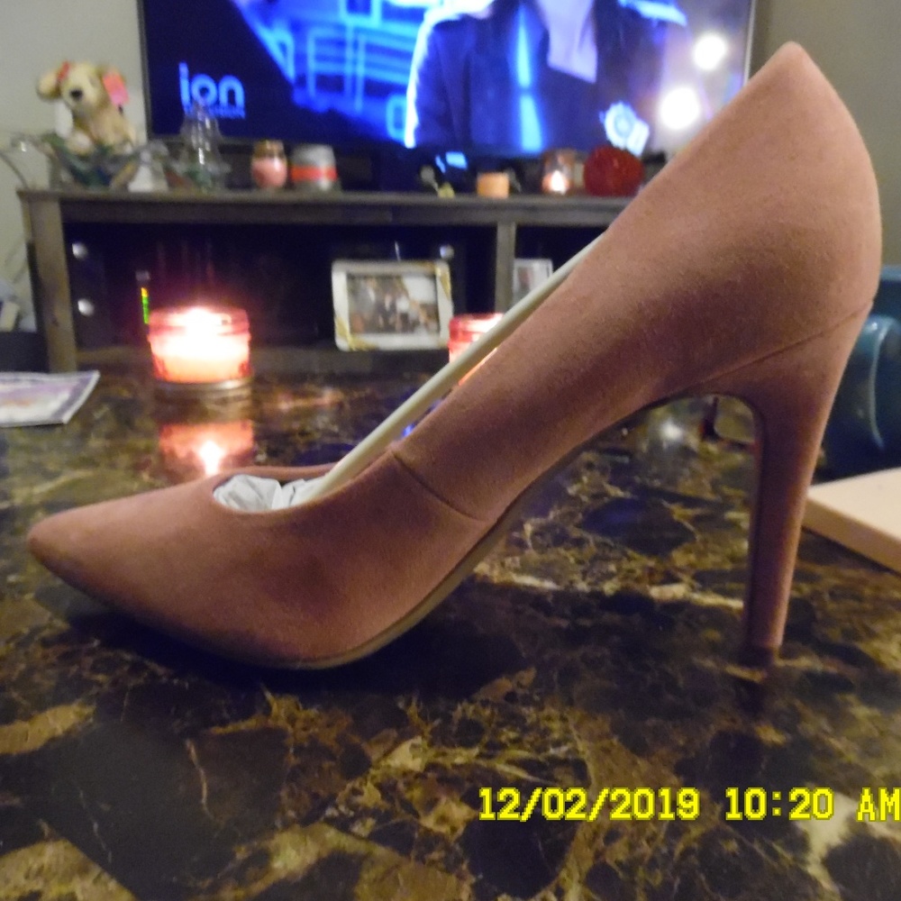 Mauve / pink high heels